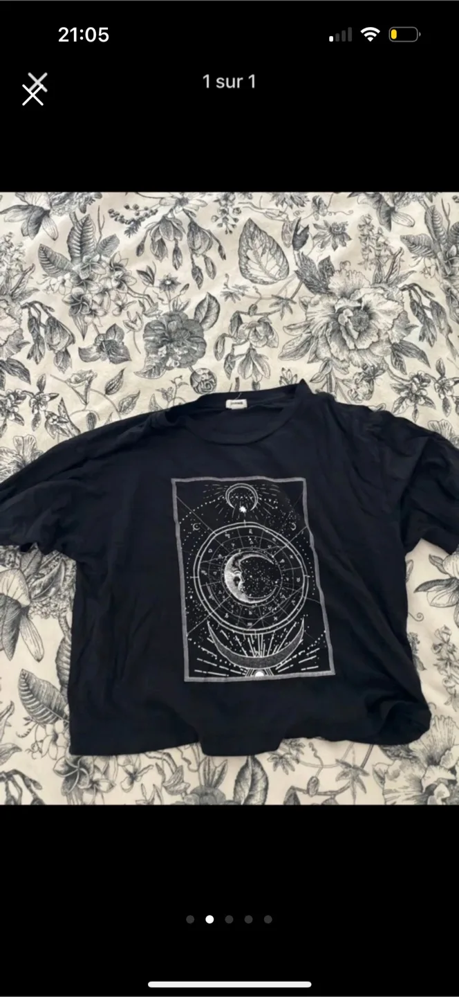 MOVING SALE: Black T-shirt with Moon Design women XS thumbnail