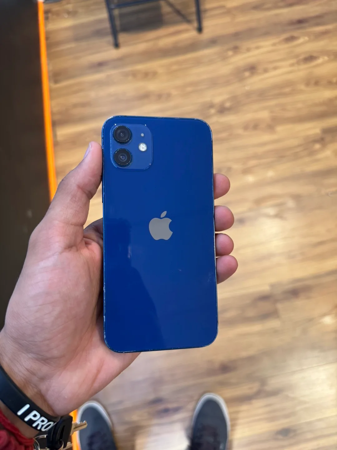 iPhone 12 negotiable thumbnail