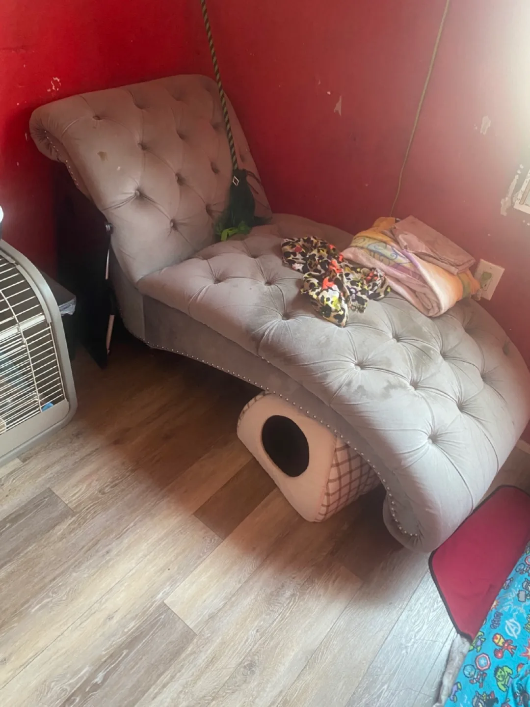 Grey Tufted Chaise Lounge thumbnail