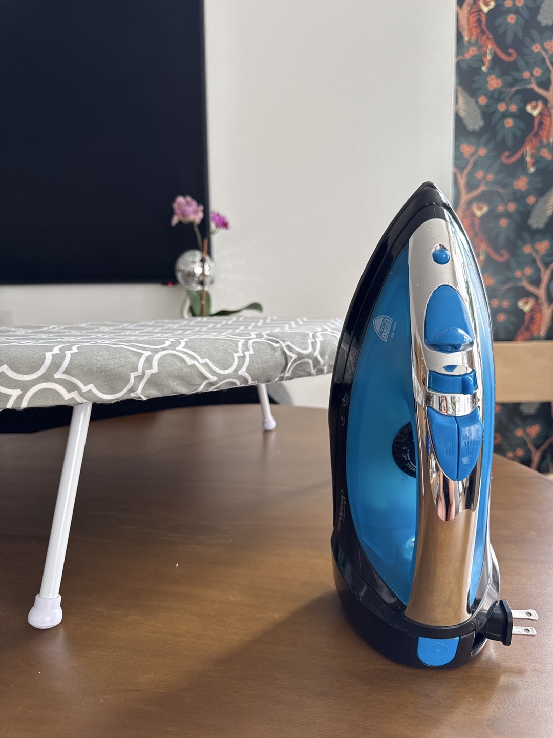 Sunbeam Iron & Portable Ironing Board - photo 3