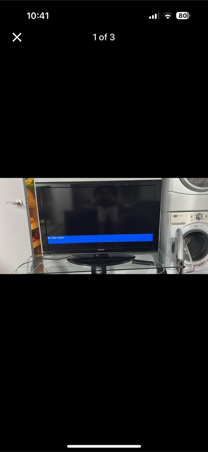 Toshiba TV with Remote - photo 3