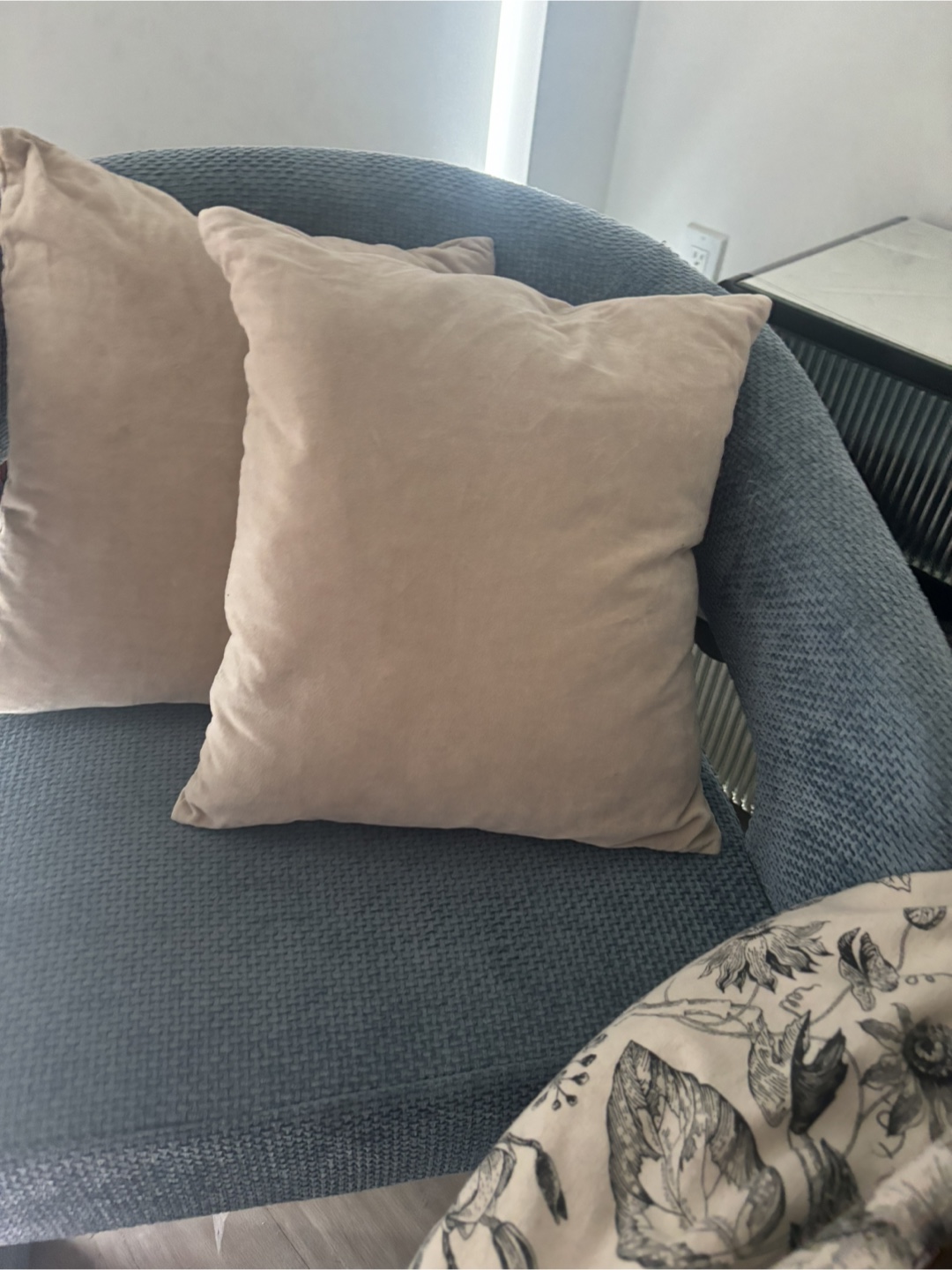 MOVING SALE: Decorative Throw Pillows 12x12 - photo 2