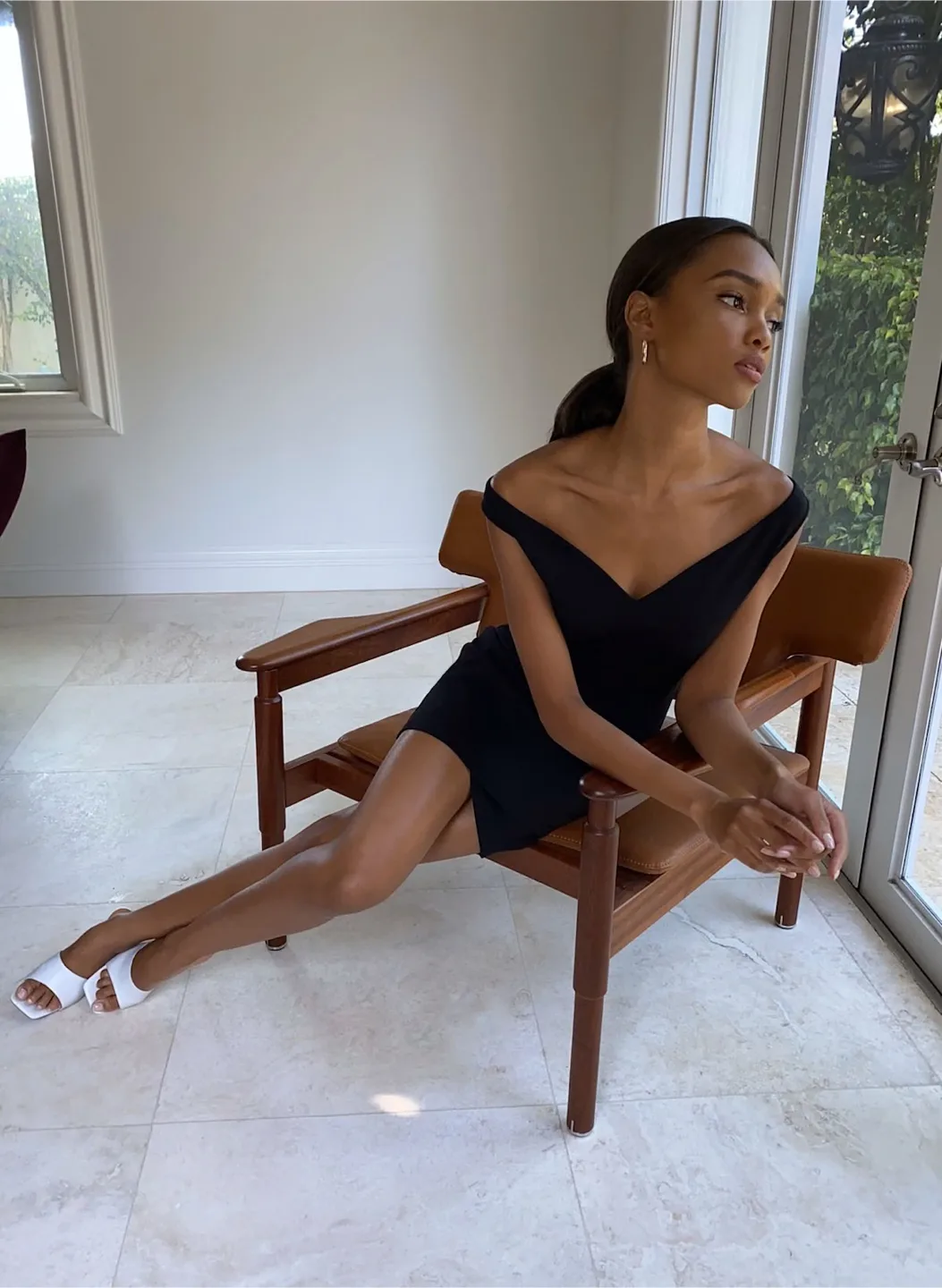 Aritzia Babaton ONYX Black Bodycon Mini Dress Sz 2 Like New image indicator(3)