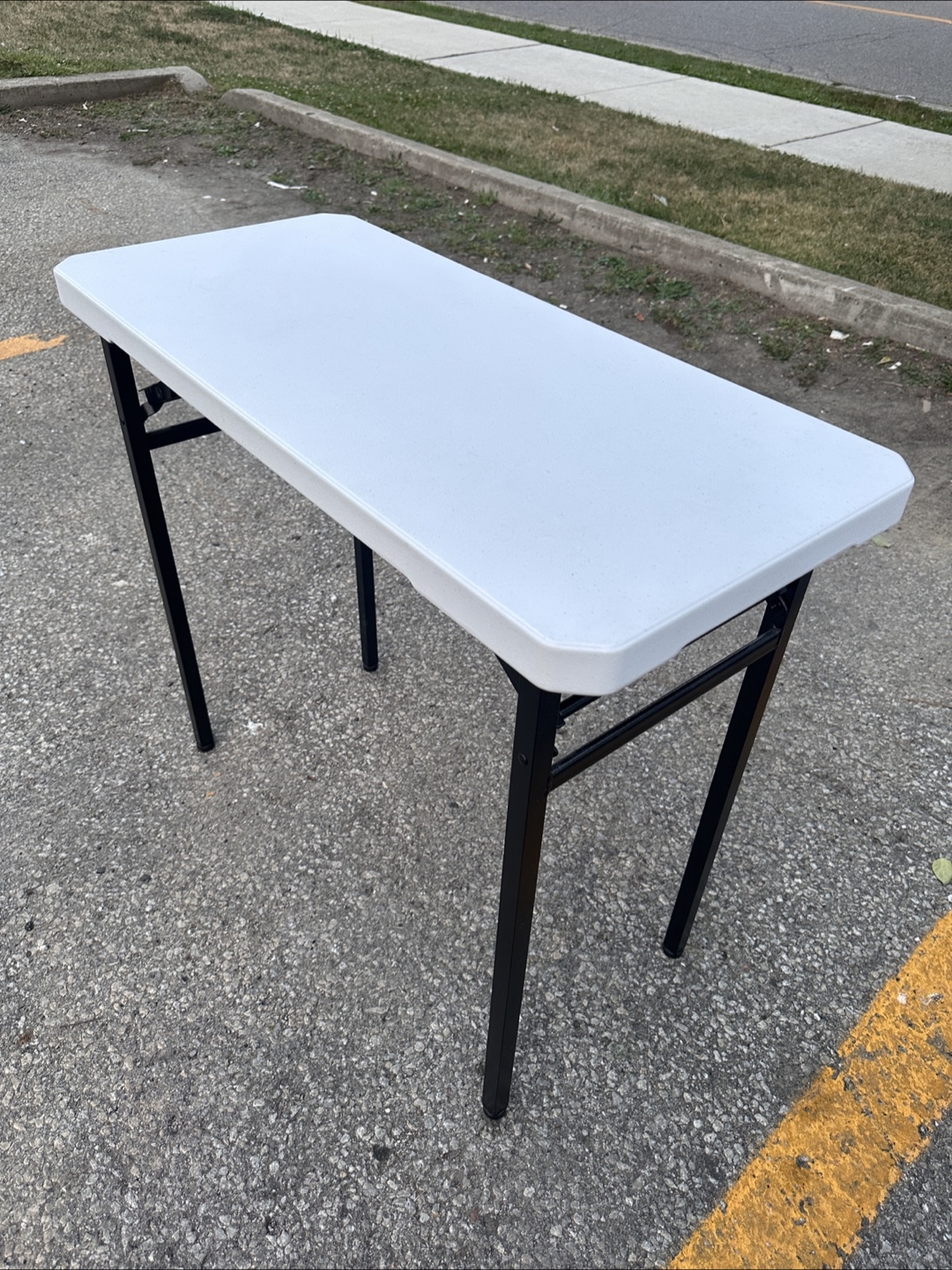 White Folding Table (34x29x15 inches) - photo 2