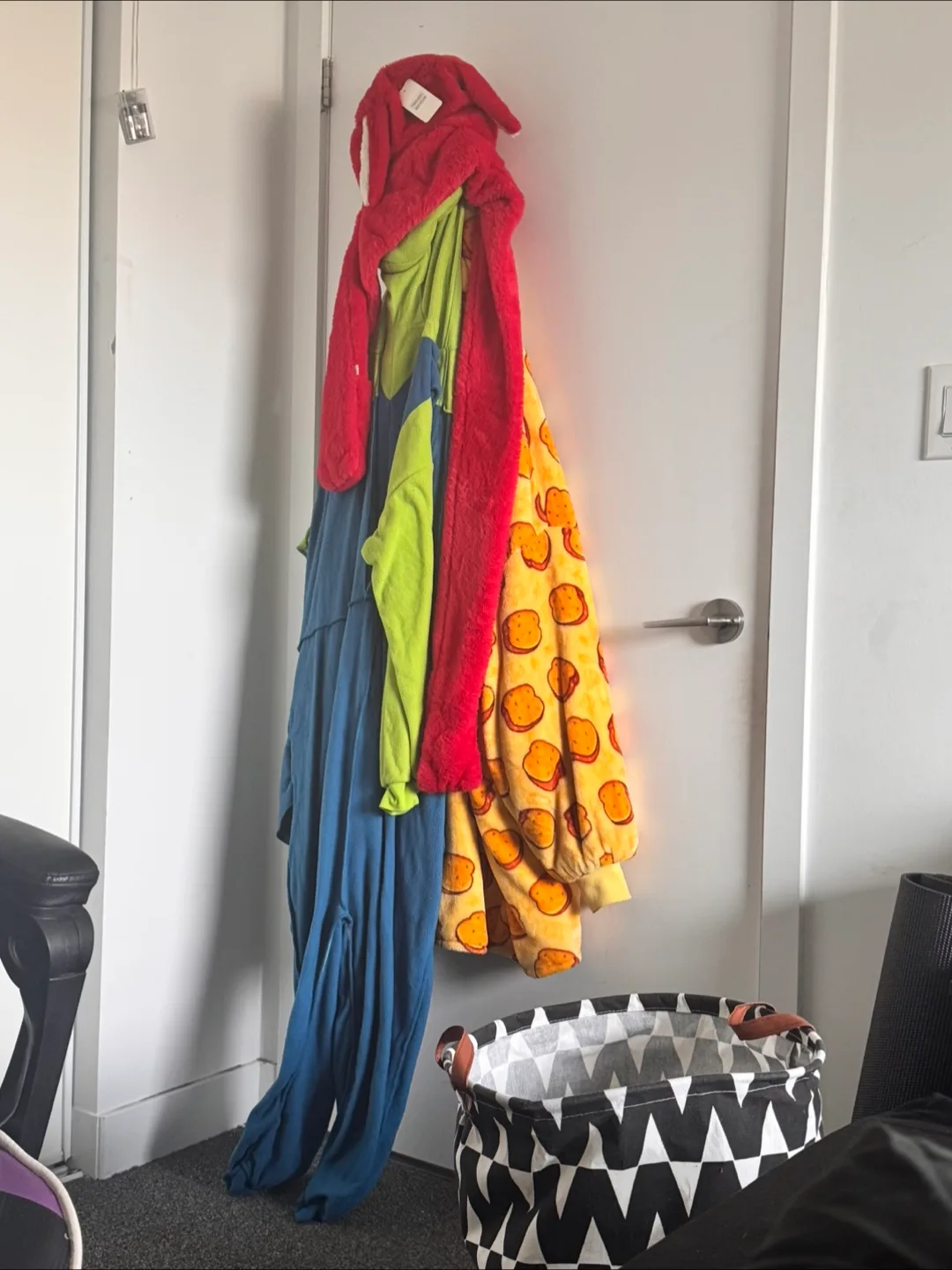 SAZAC Luigi Onesie - Super Mario Bros Costume image indicator(4)