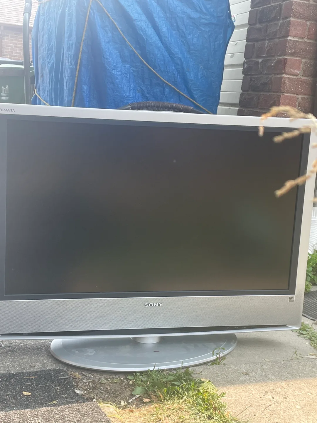 Sony Bravia KLV-S40A10 LCD TV comes with Remote thumbnail