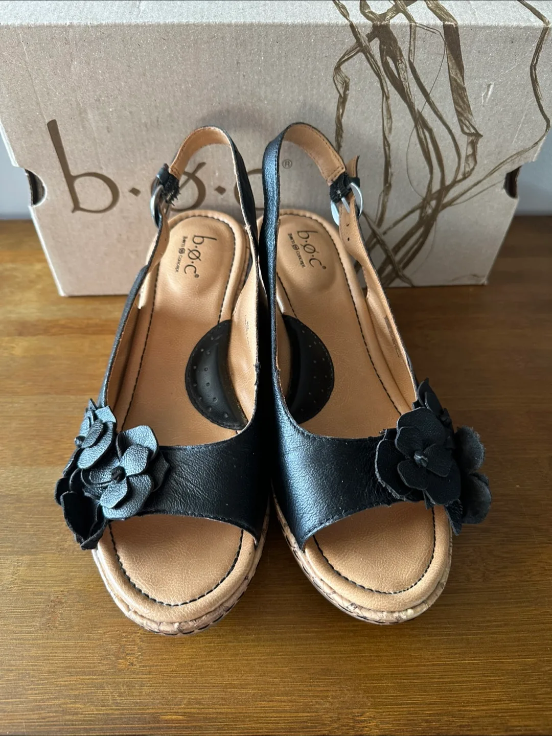 B.O.C. Black Leather Flower Wedge Sandals - Size 8M image indicator(2)
