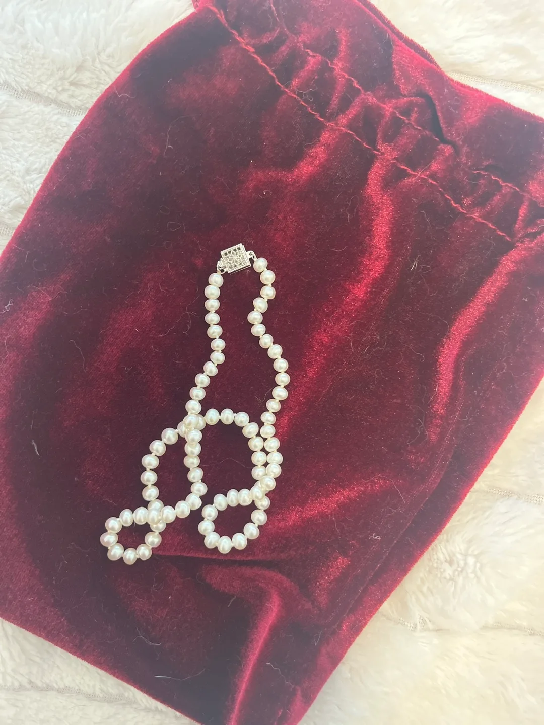 Pearl Necklace image indicator(2)