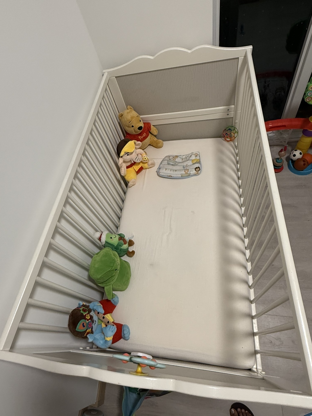 Ikea Crib & Naturepedic Organic Mattress - photo 3