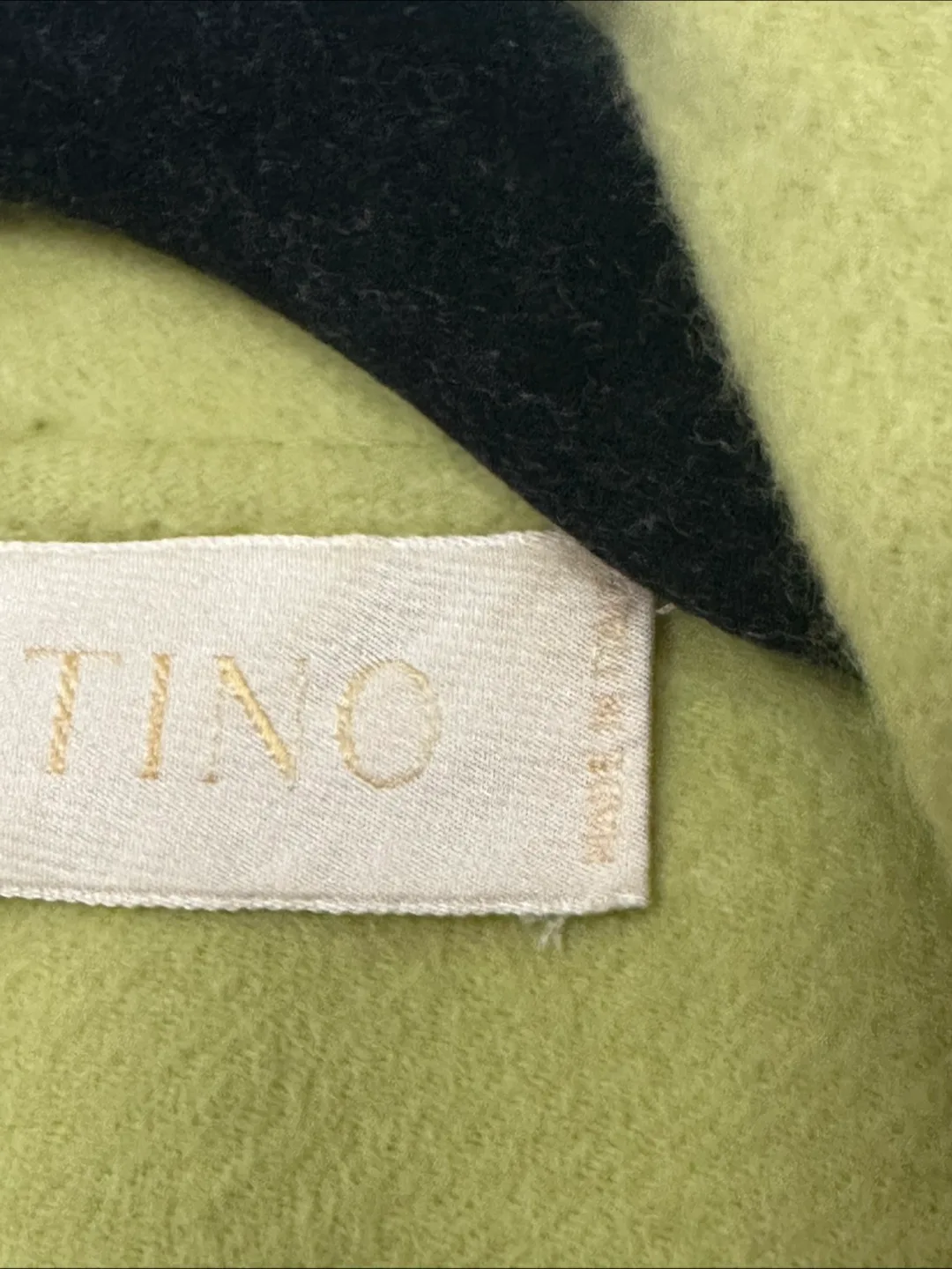 AUTH Vintage Valentino Green Cashmere Wool Jacket Made in Italy image indicator(6)