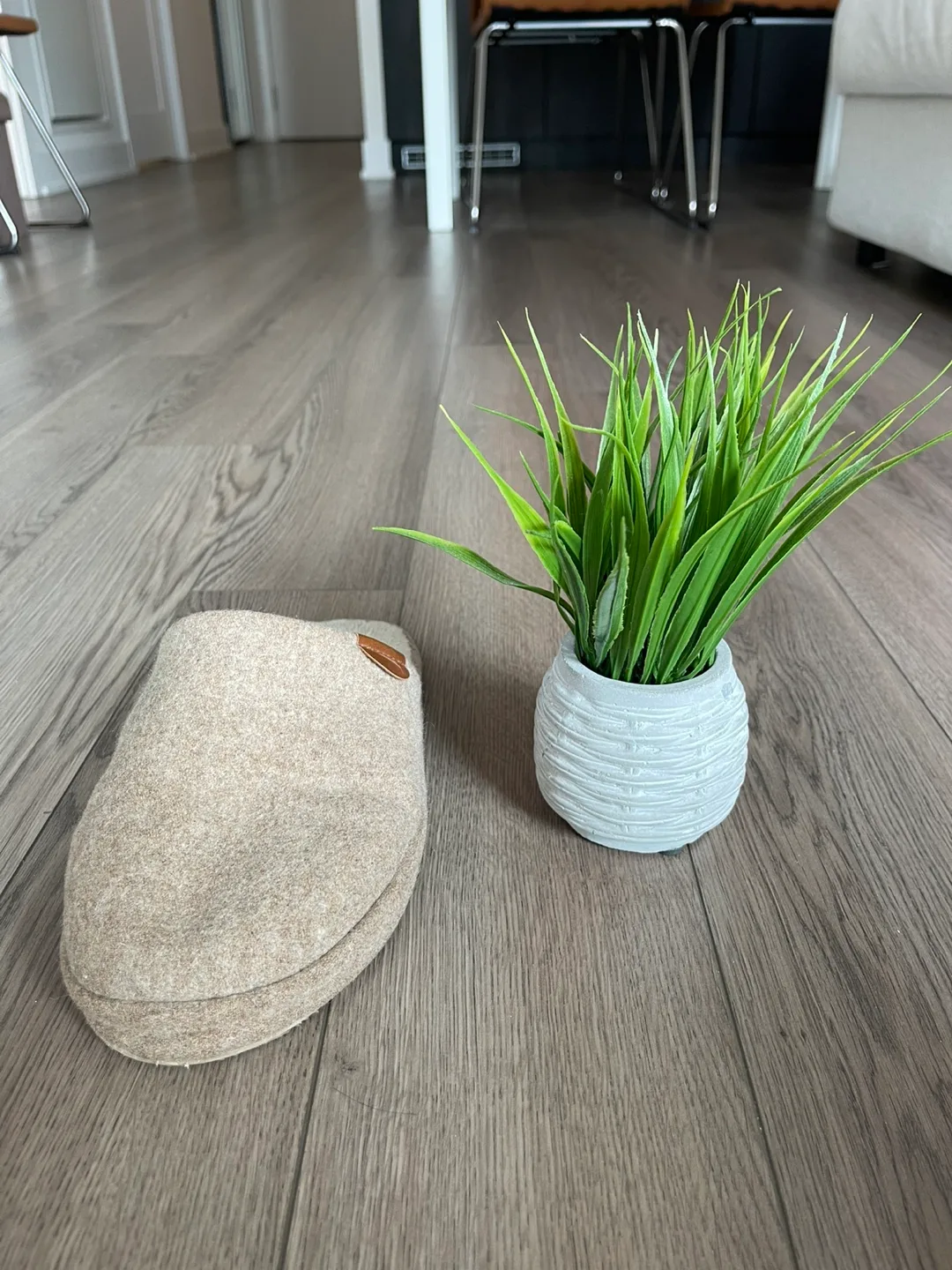 Artificial Grass Plant in White Pot image indicator(2)