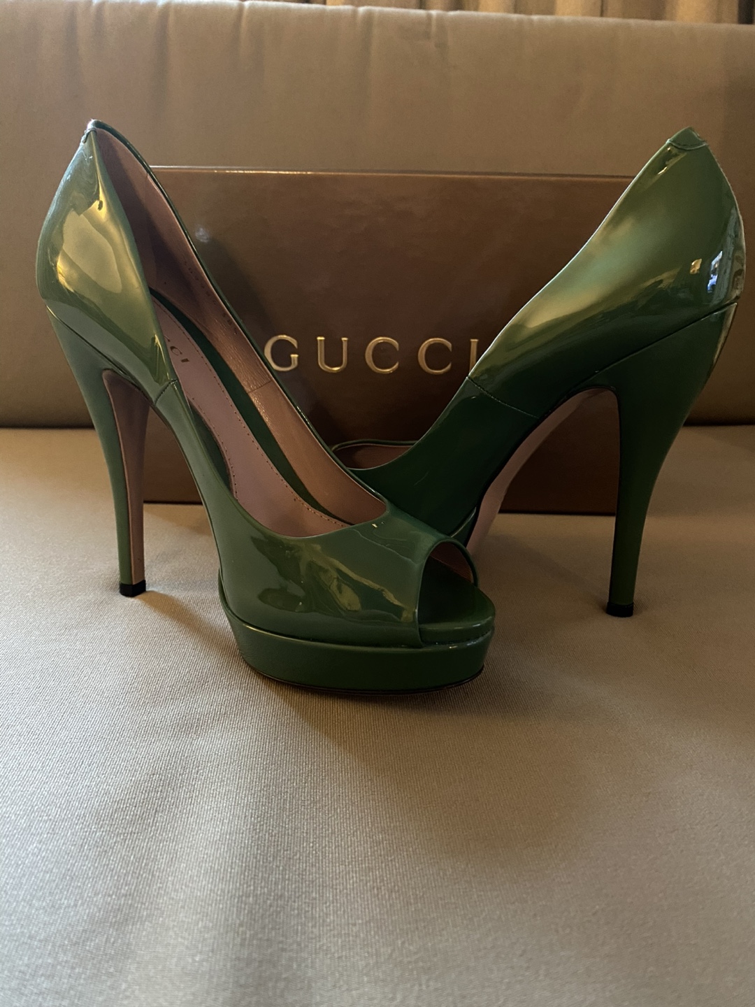 Gucci Green Patent Leather Peep Toe Heels - Size 8.5 - photo 2