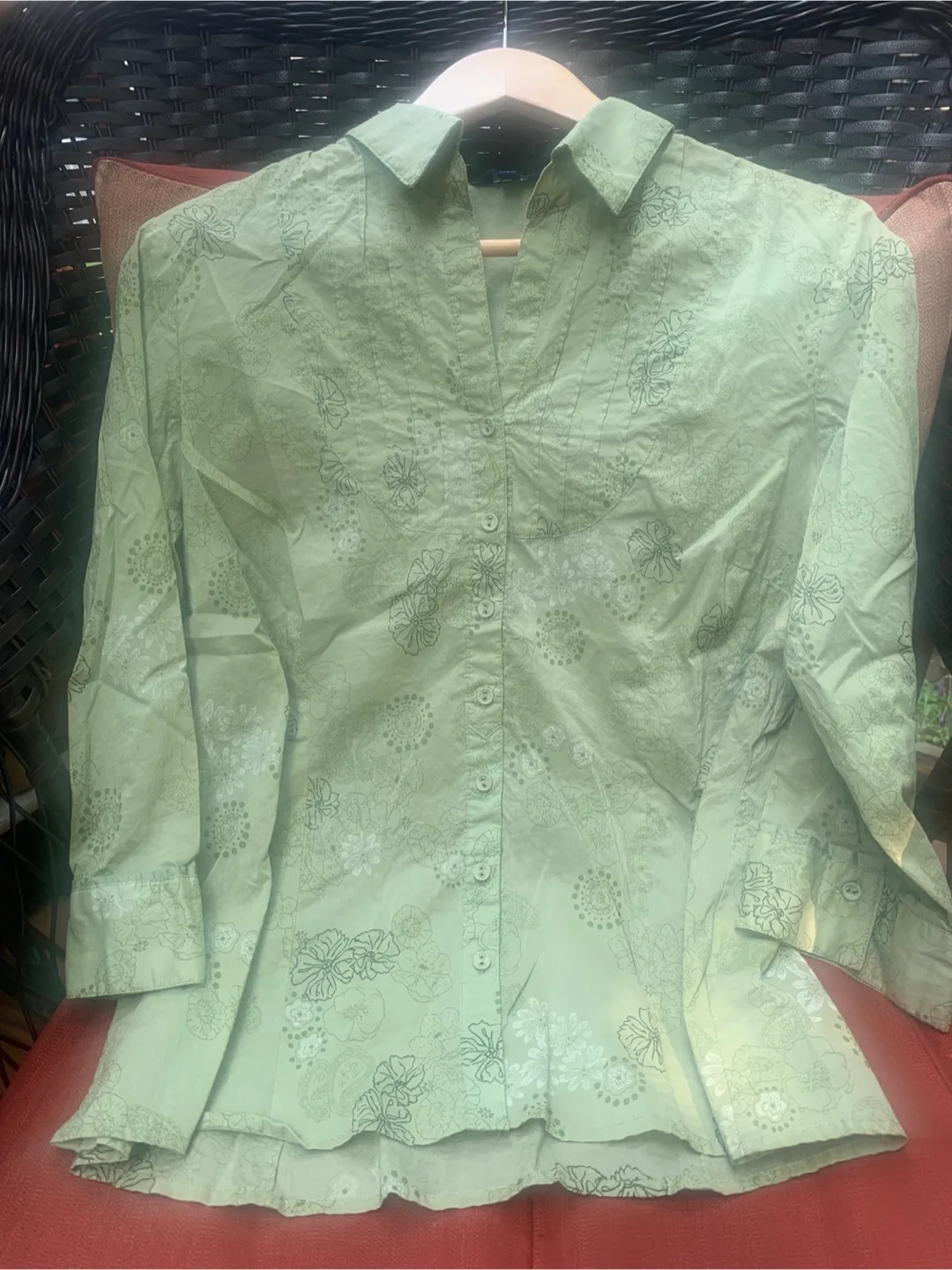 Woman's Sage Green Floral Blouse 🧡 thumbnail