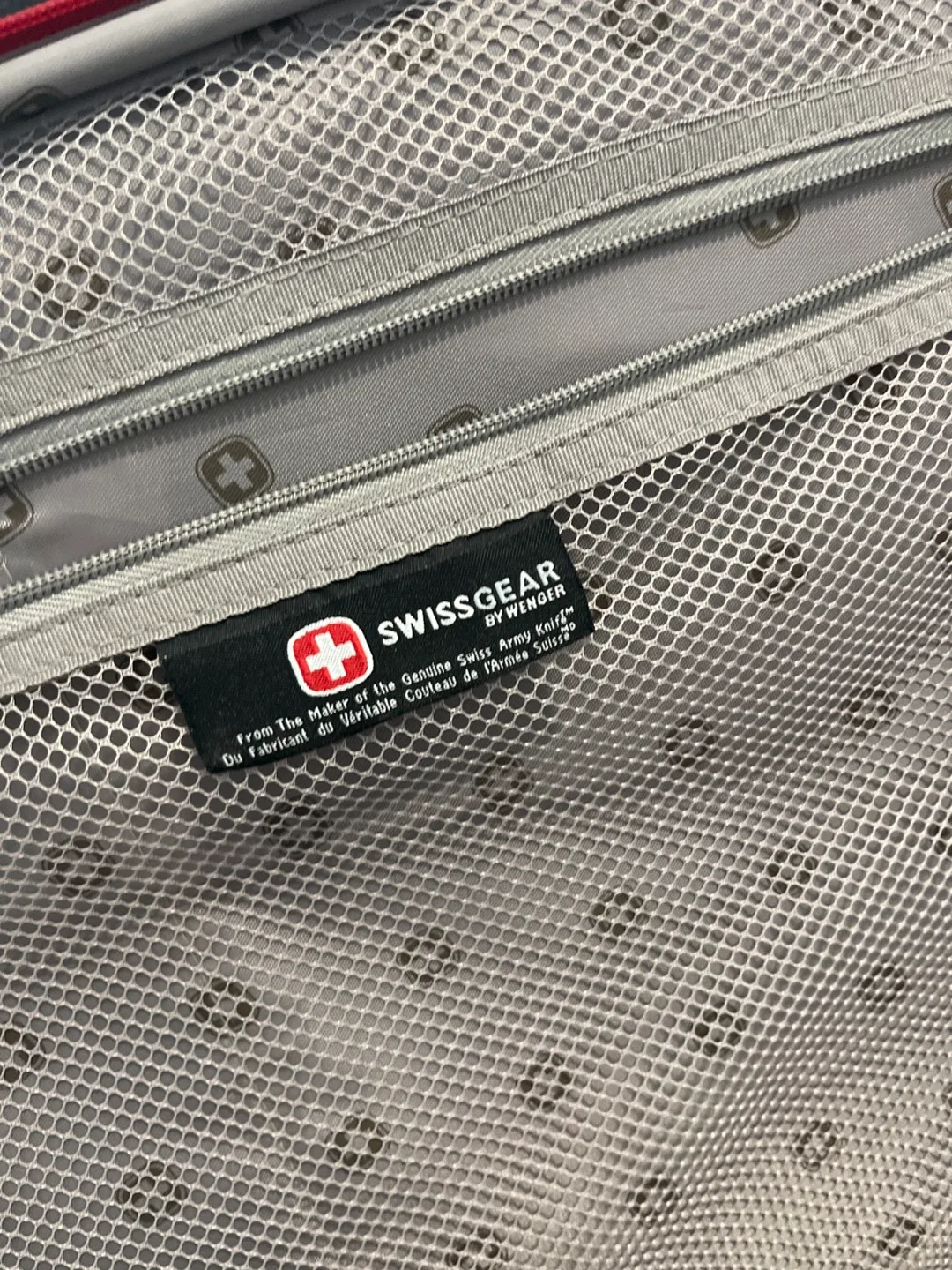 Swissgear Red Carry-On Suitcase image indicator(4)