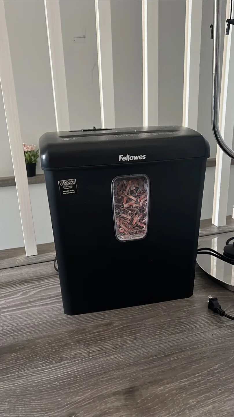 Fellowes Paper Shredder - Black thumbnail