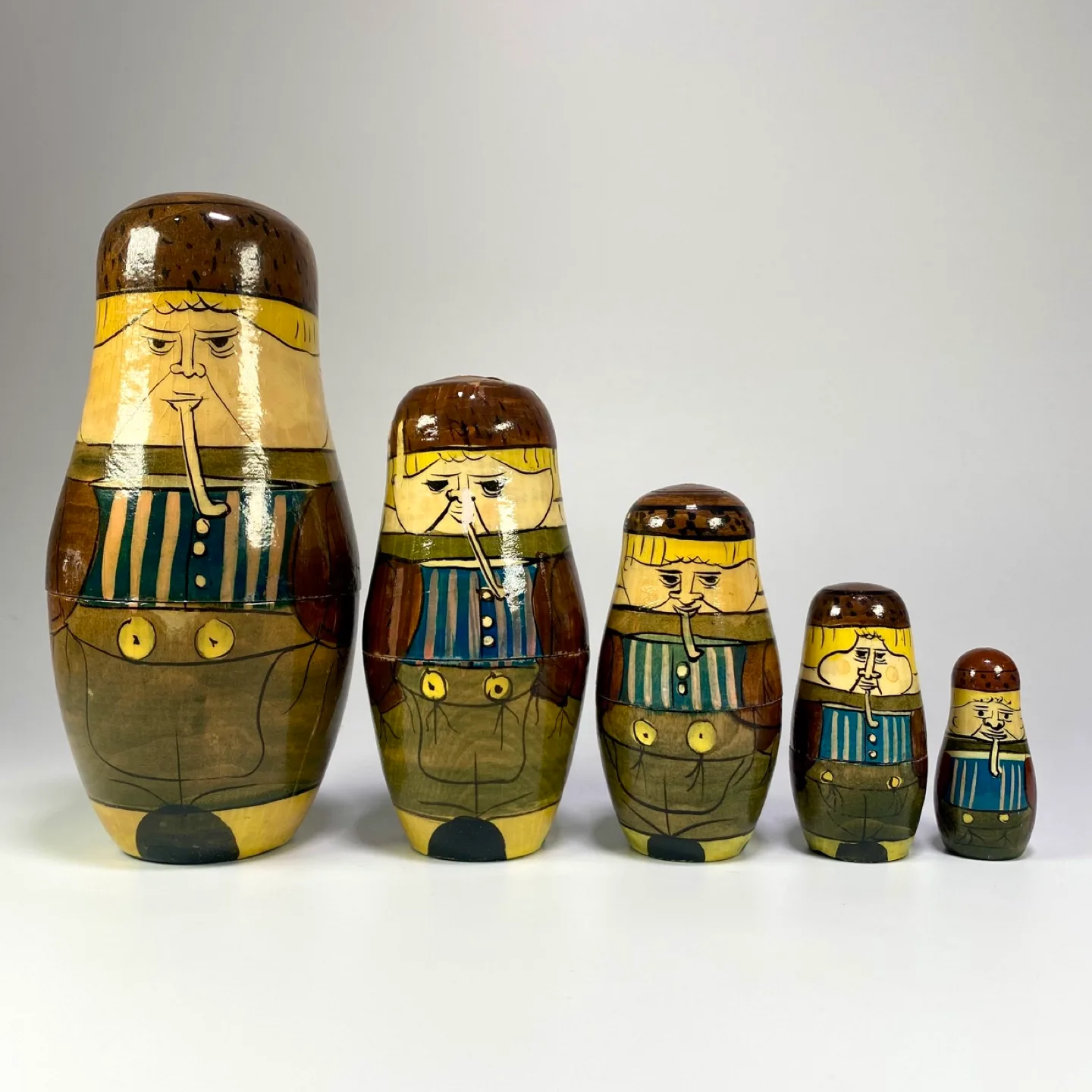 Set of Russian Nesting Dolls thumbnail