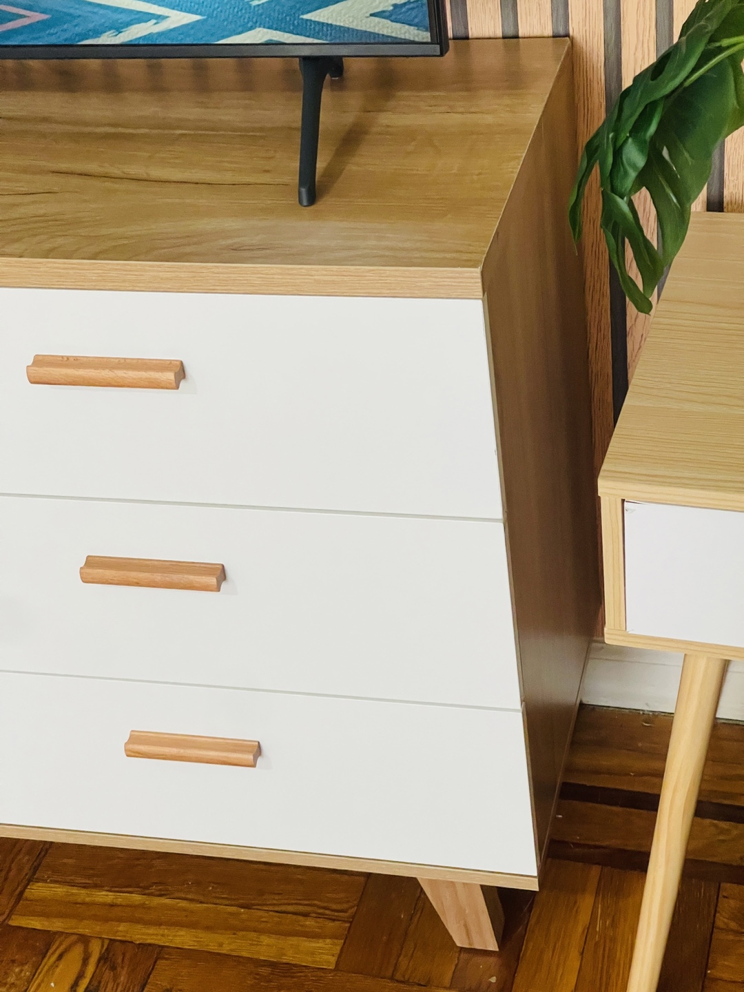 White & Wood 6-Drawer Dresser - photo 3