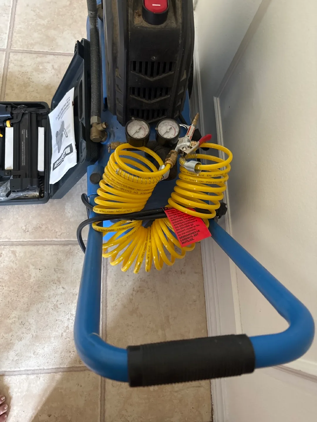 Mastercraft 8 Gallon Air Compressor image indicator(4)