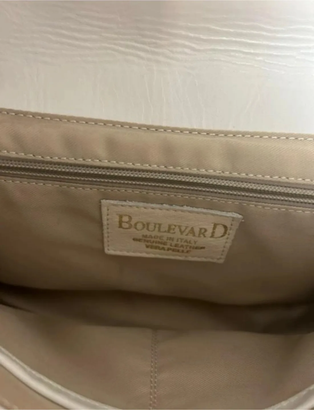 Boulevard White Leather Shoulder Bag image indicator(3)