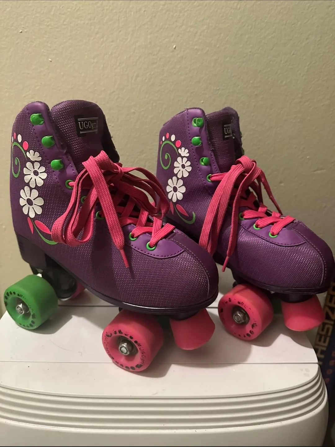 UGOgrl Purple Roller Skates image indicator(2)