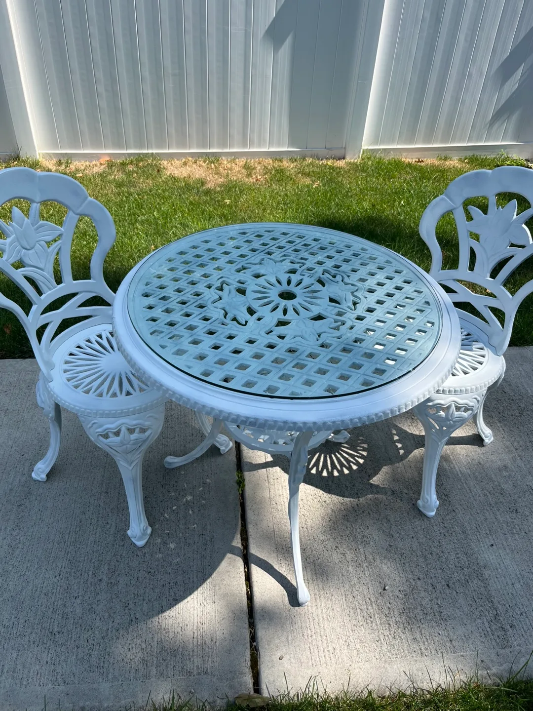 White Metal Outdoor Patio Set - Table and 2 Chairs image indicator(3)