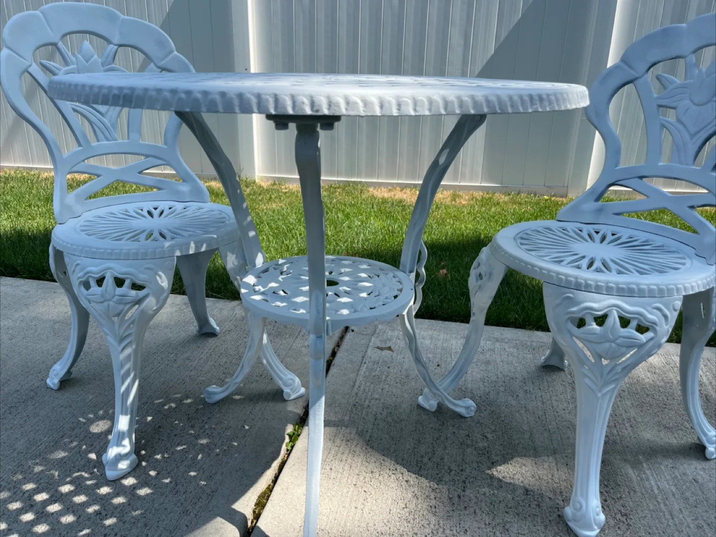 White Metal Outdoor Patio Set - Table and 2 Chairs image indicator(4)