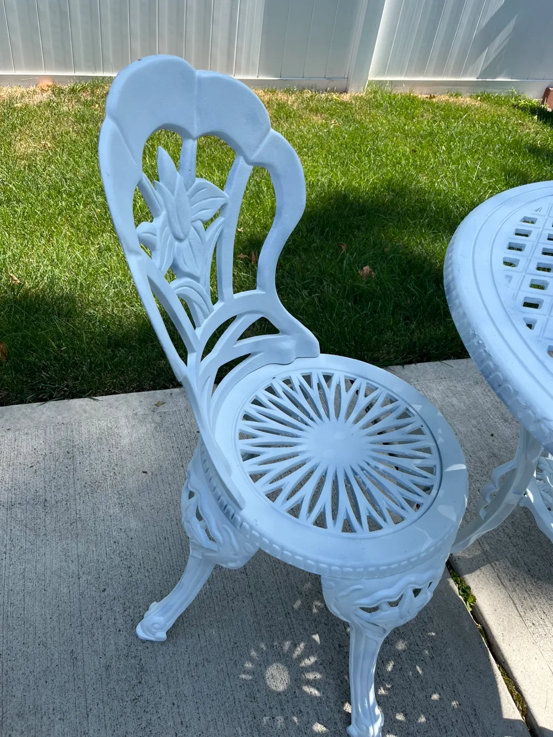 White Metal Outdoor Patio Set - Table and 2 Chairs image indicator(5)