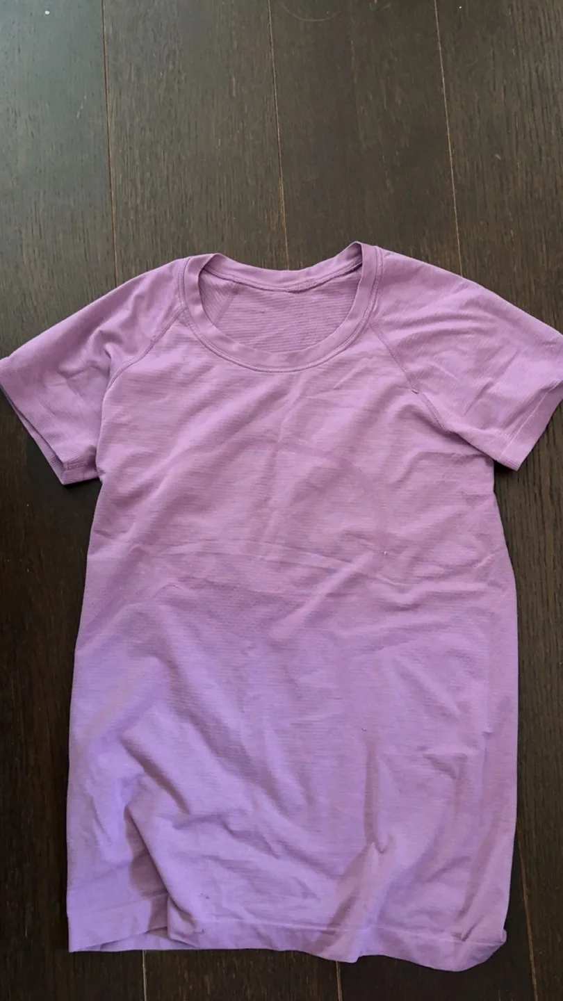 Lululemon Swiftly Tech Short Sleeve 2.0 image indicator(2)