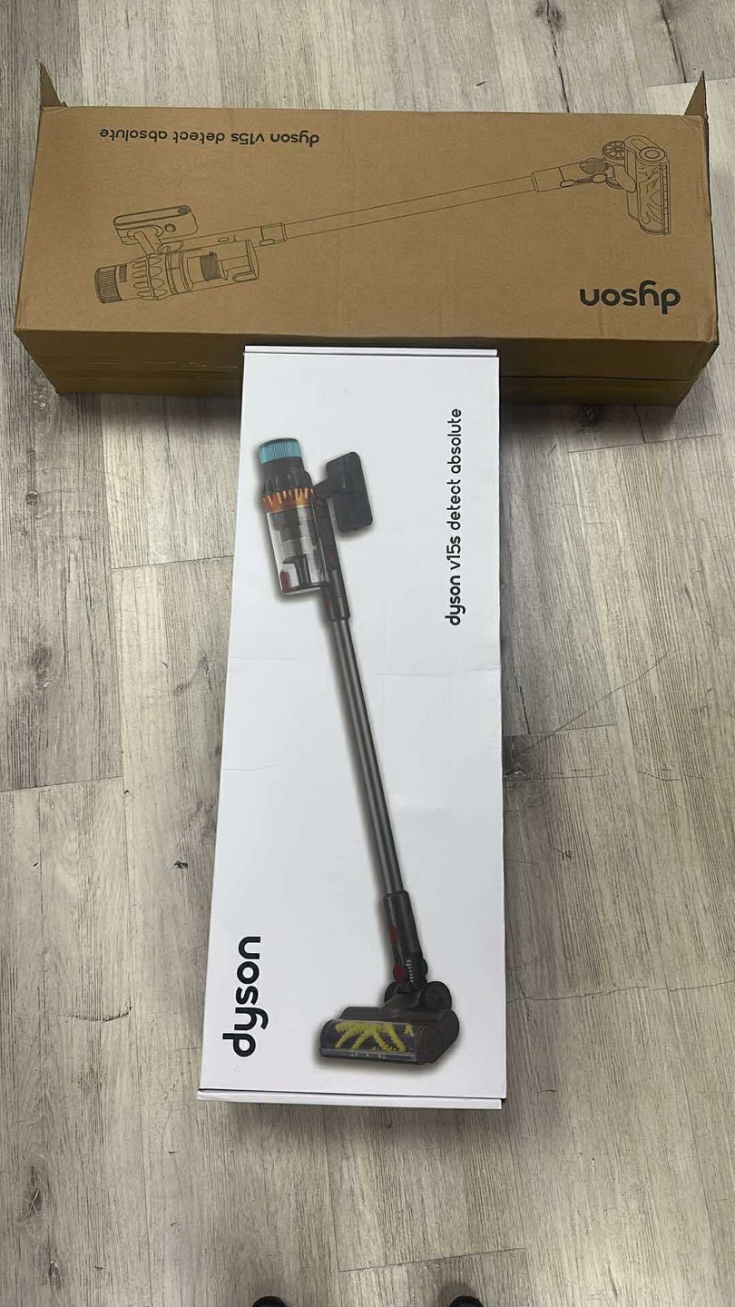 Dyson V15 Detect Absolute Vacuum, Like New! - photo 3