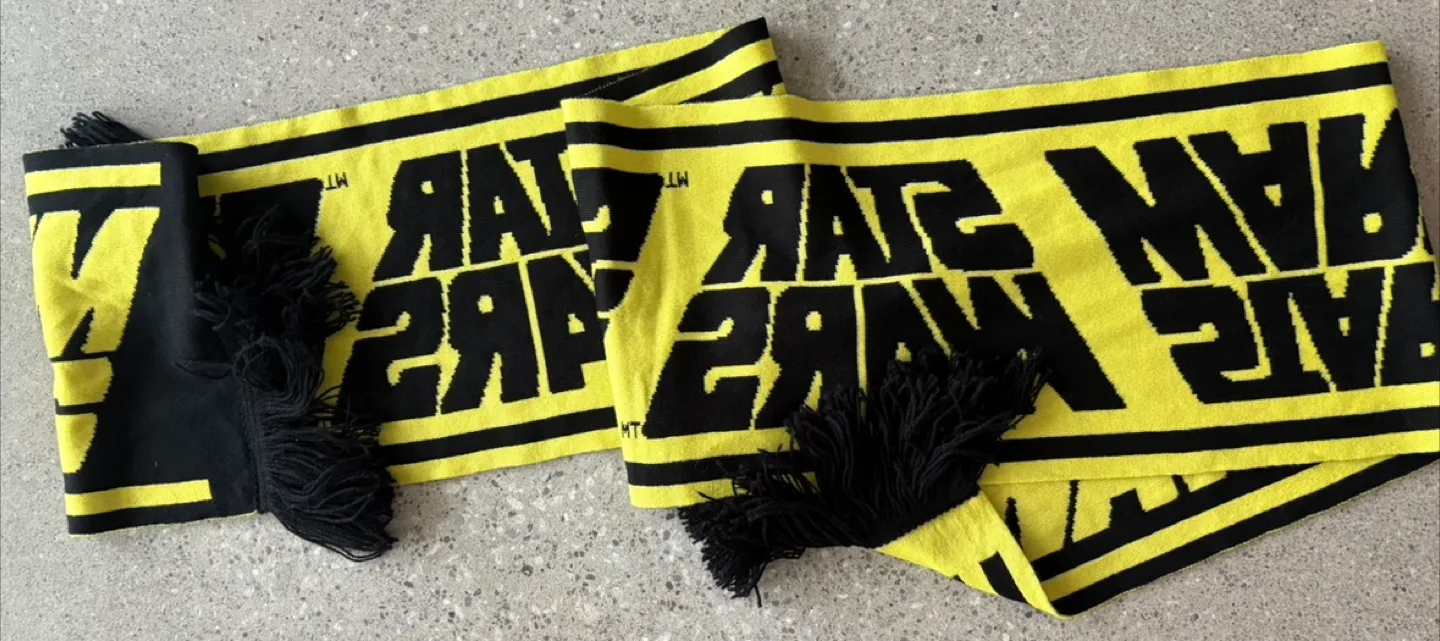 H&M Jacquard-Knit Star Wars Scarf New image indicator(4)