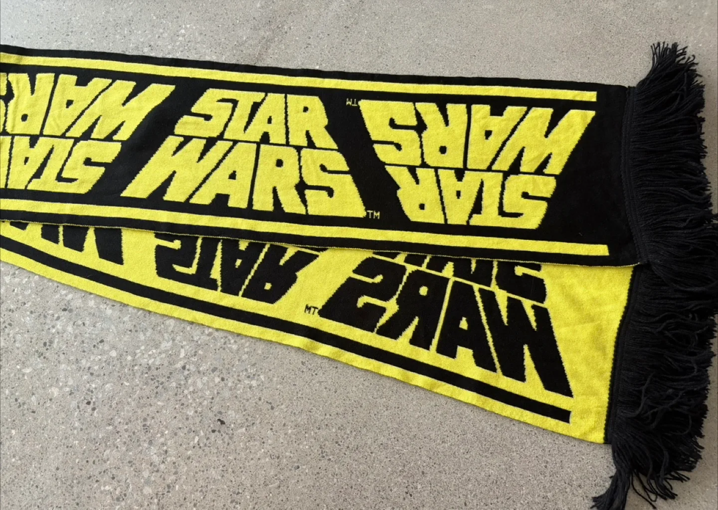 H&M Jacquard-Knit Star Wars Scarf New image indicator(2)