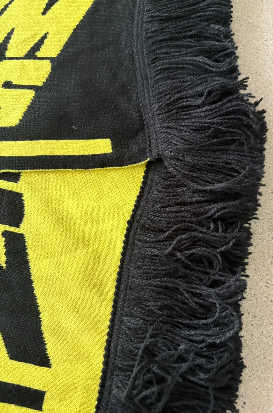 H&M Jacquard-Knit Star Wars Scarf New image indicator(8)