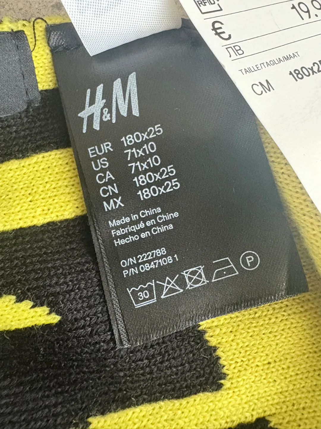 H&M Jacquard-Knit Star Wars Scarf New image indicator(10)