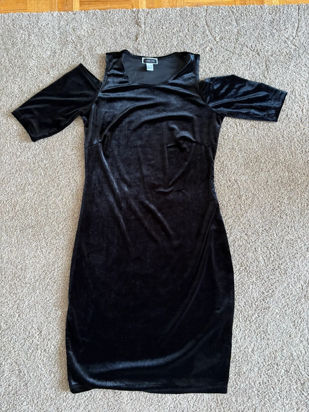 Jessica Howard Black Velvet Cold Shoulder Dress thumbnail