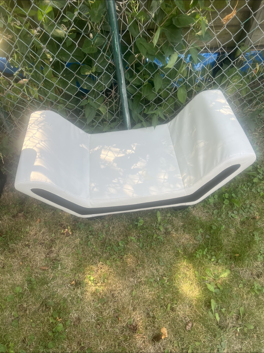White Lounge Chair - photo 2