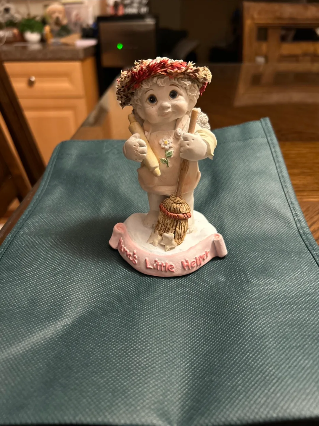 Dreamsicles "Mama's Little Helper" Figurine thumbnail