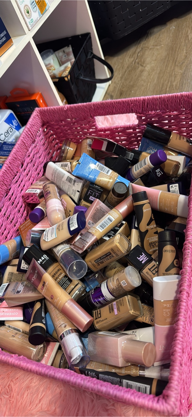Mixed Makeup Lot - Foundation, Lipstick, Mascara - photo 3