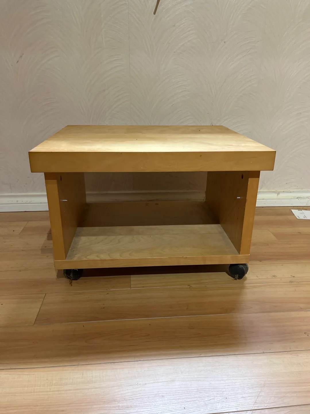 Light Wood Coffee Table with Wheels image indicator(2)