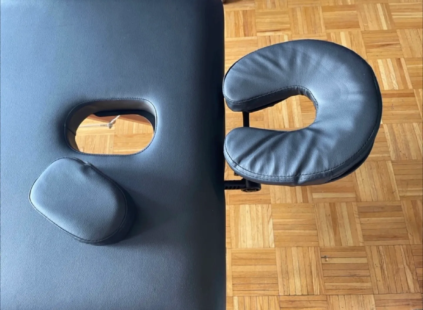 Portable Massage Table - Black image indicator(4)