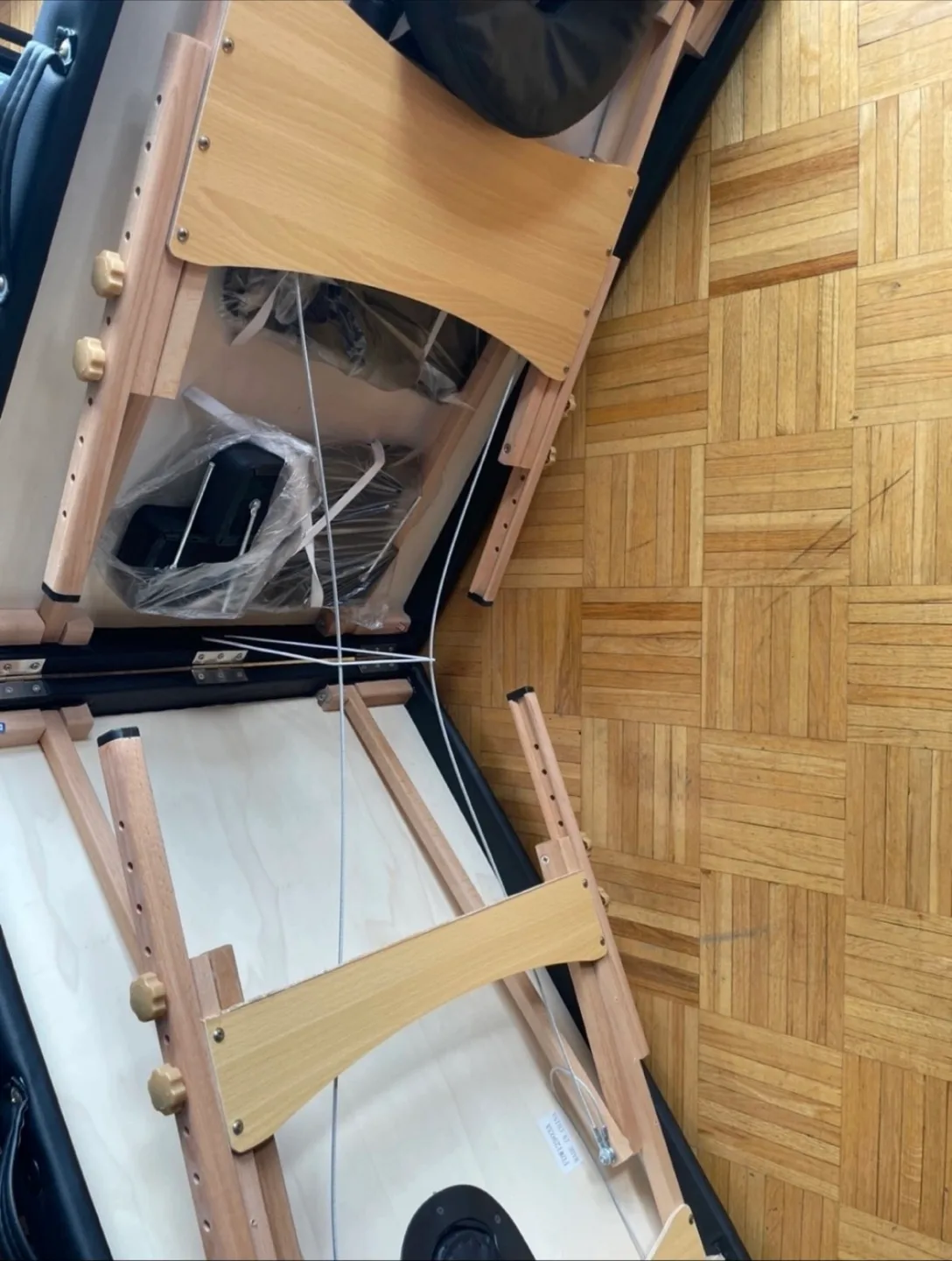 Portable Massage Table - Black image indicator(3)