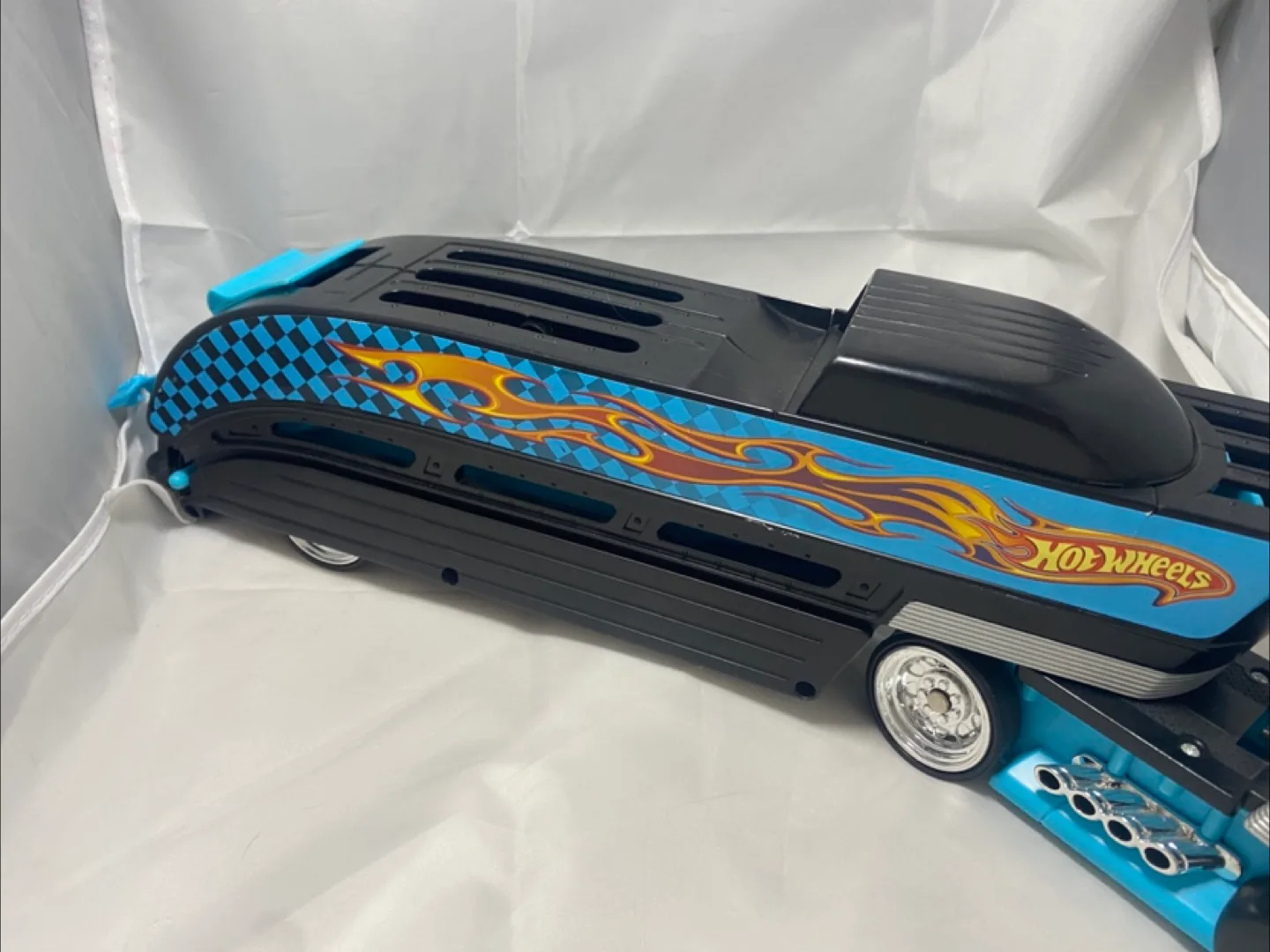 Hot Wheels Car Semi Truck FC021472 Car Transporter 2002 image indicator(3)