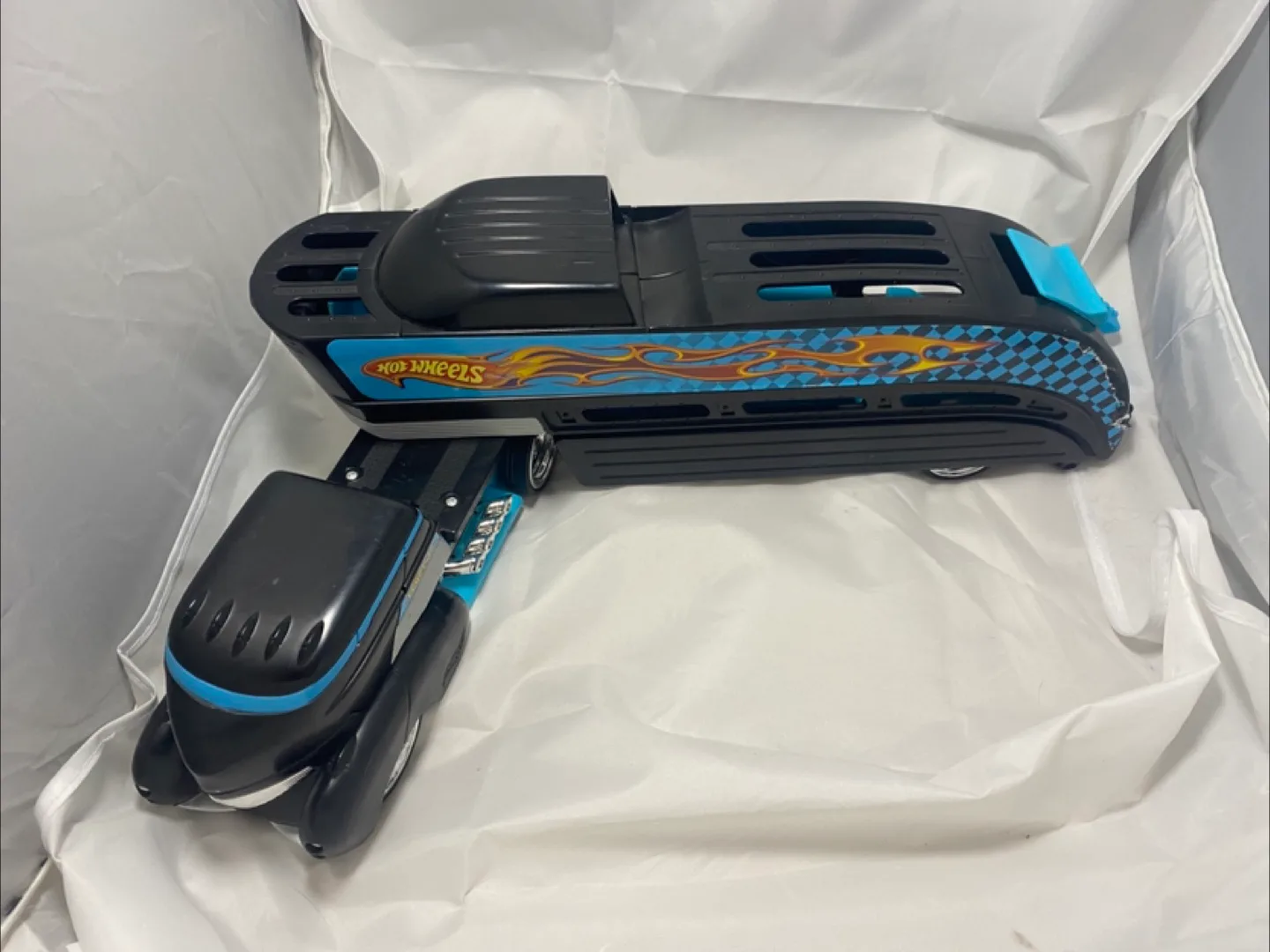 Hot Wheels Car Semi Truck FC021472 Car Transporter 2002 image indicator(5)