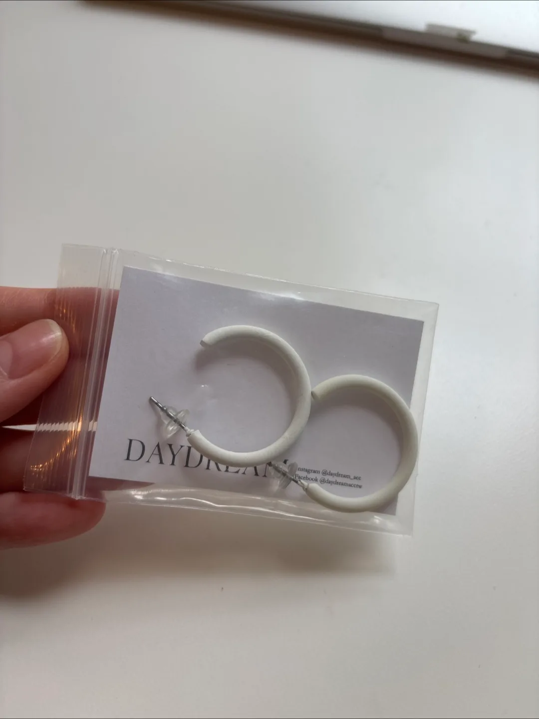 🧡White Hoop Earrings - New thumbnail