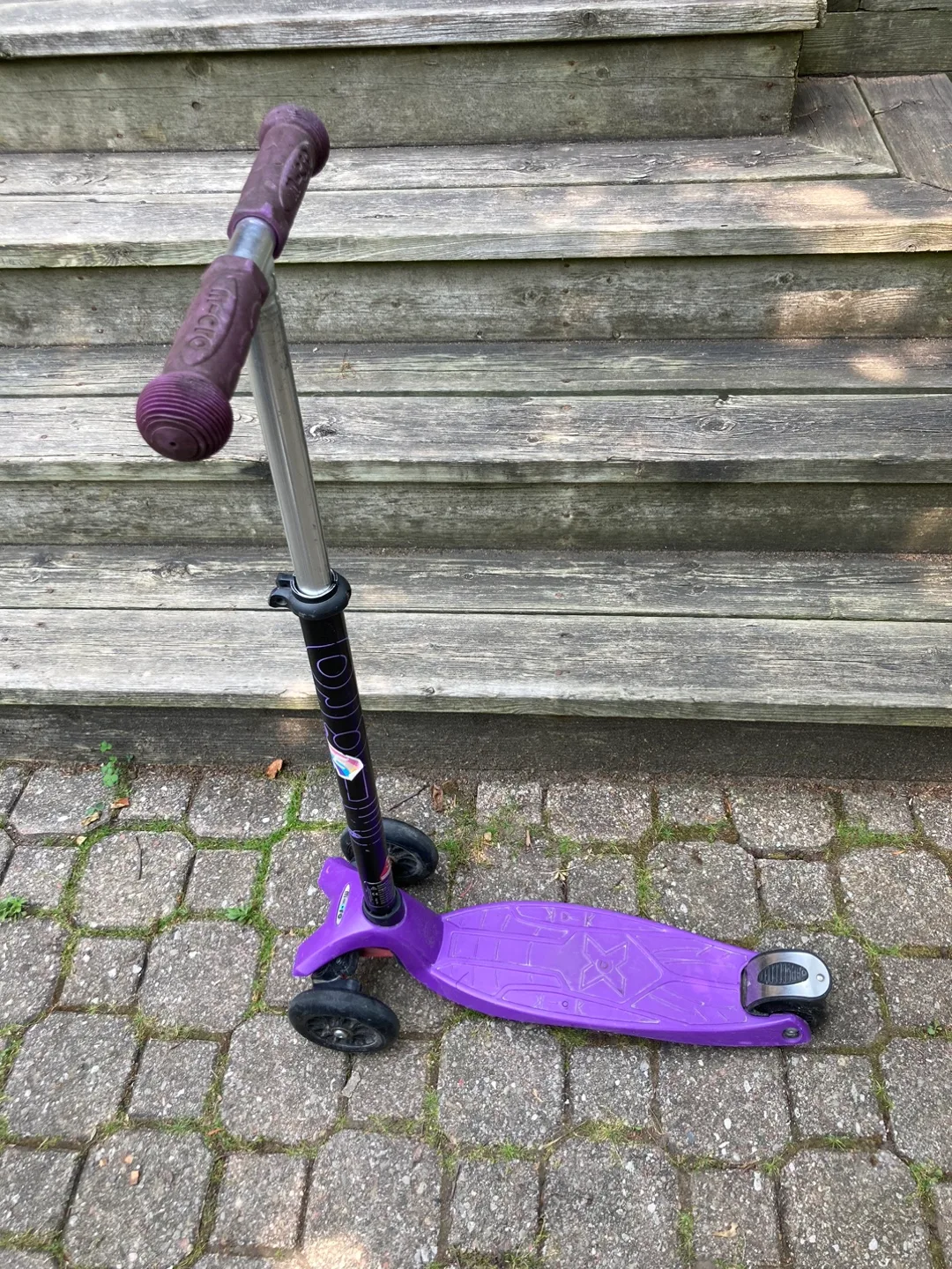 Micro Purple Scooter thumbnail