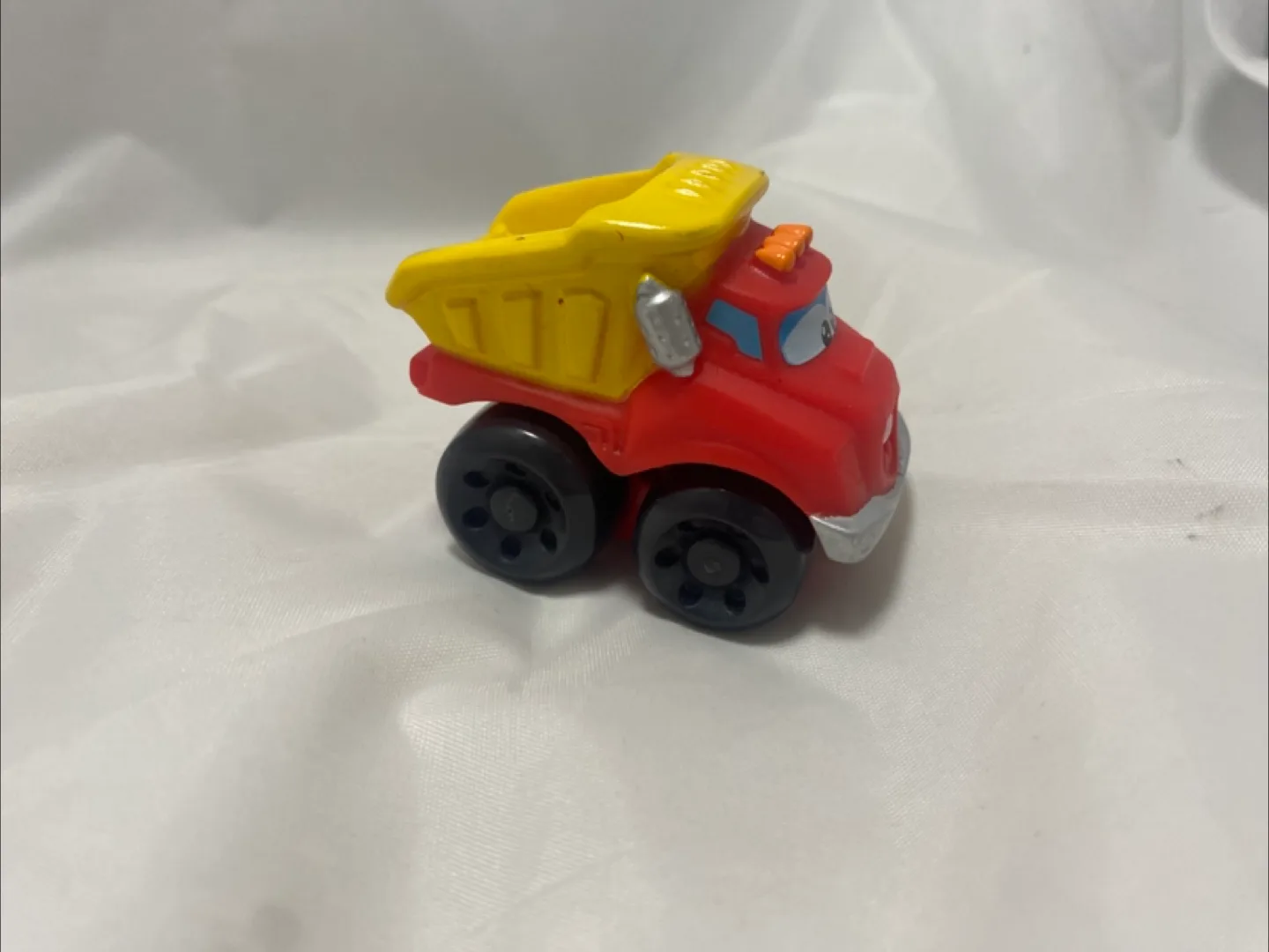 Hasbro Lil Chuck and Friends Chuck the Dump Truck image indicator(2)