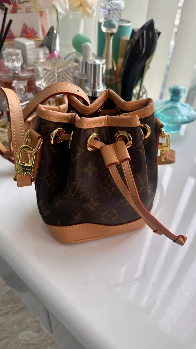 1.1  Louis Vuitton Mini Pochette thumbnail