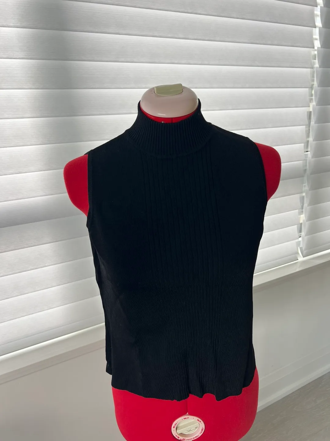 Laura Petite Black Sleeveless Top - Size S thumbnail