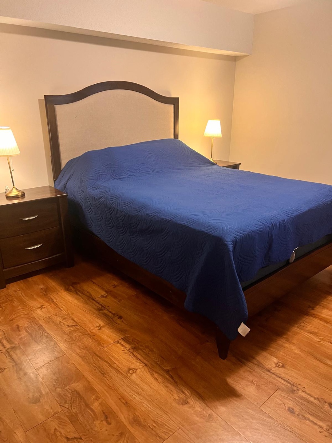 Ashley Queen bed (Medium Brown), with box spring and mattress
