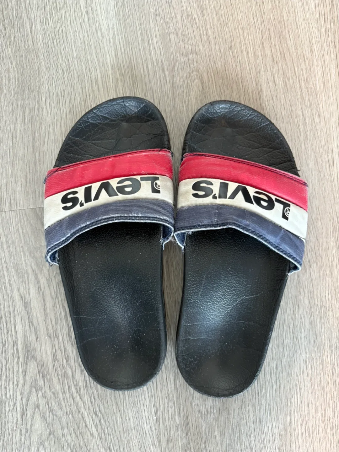 Levi's Slides 🧡 thumbnail