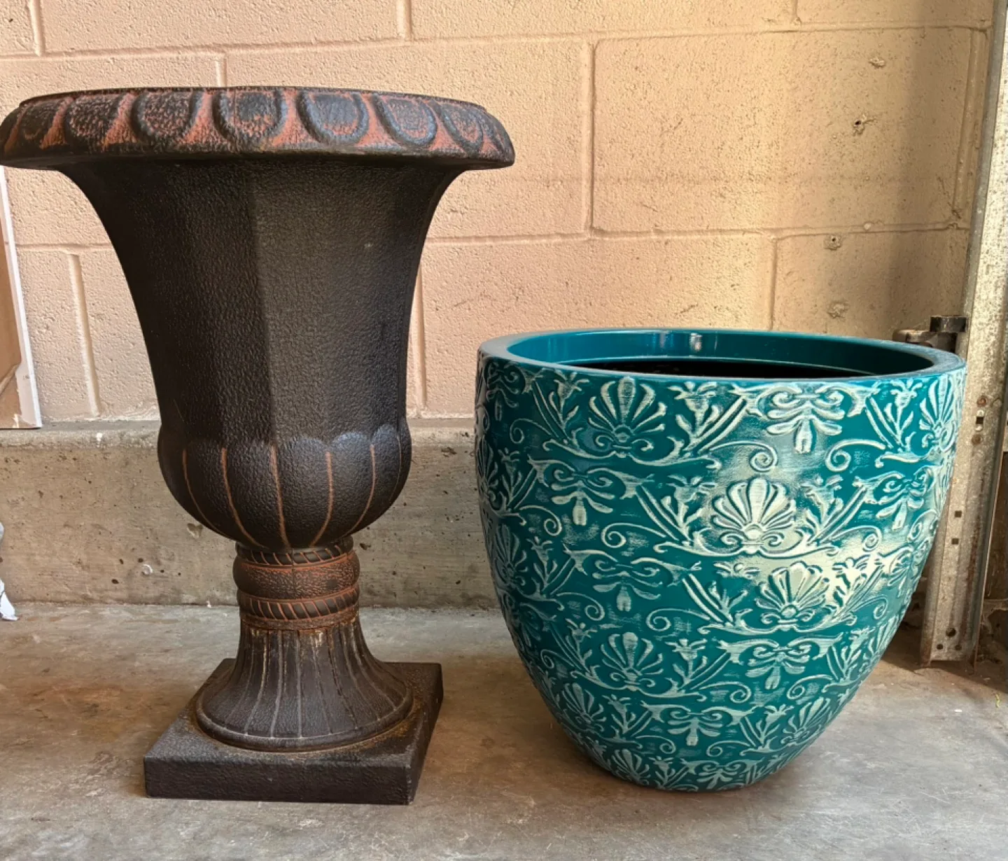 [Moving Sale] 2 plant pots and 1 potted peace lily thumbnail